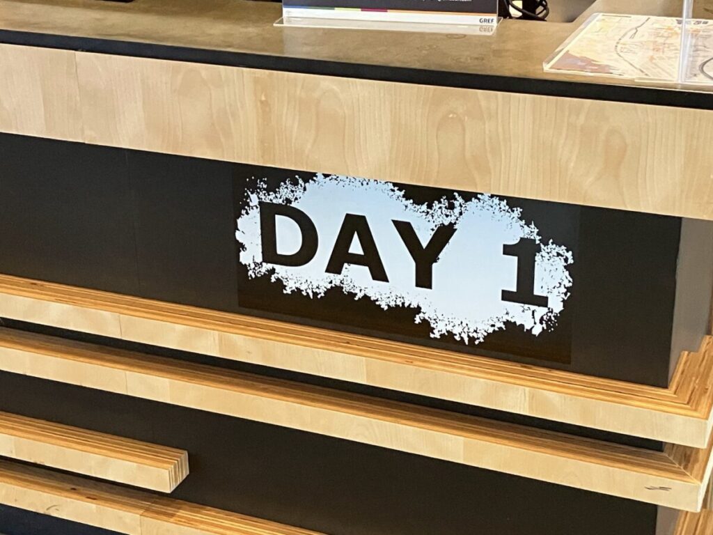 Amazonシアトル本社ビル「DAY 1」
